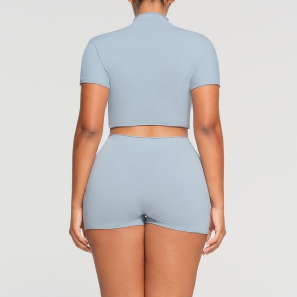 SKIMS Raw Edge Cropped T-Shirt Denim - Picture 3 of 5